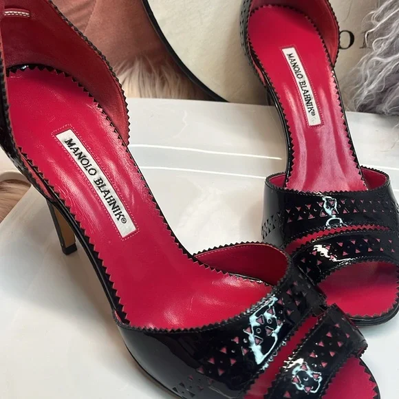 MANOLO BLAHNIK VINTAGE PATENT HEEL - Picture 2 of 13